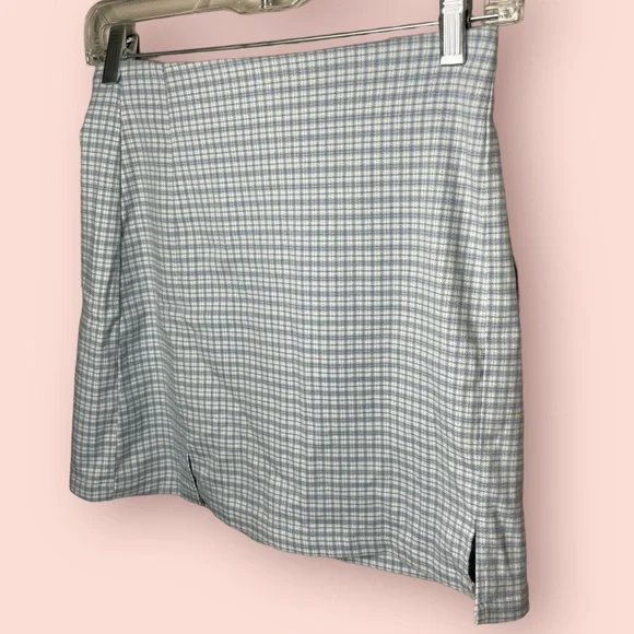 Brandy Melville Plaid Mini Skirt - Picture 2 of 7